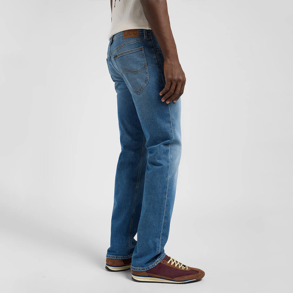 Lee® Daren Zip Fly Low Stretch Regular Jean in Denim Savant (112370646)